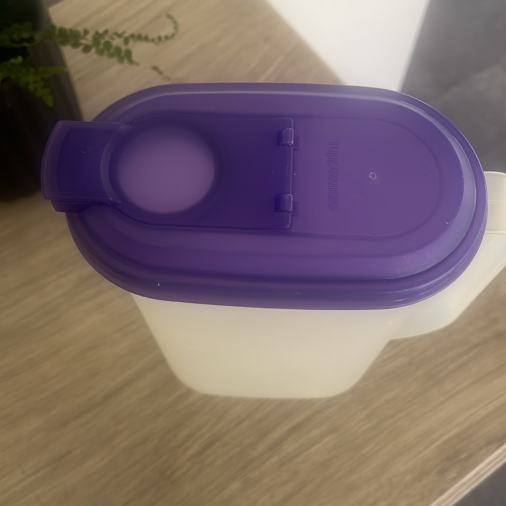 Tupperware 2 qt Pitcher - Picture 2 of 3